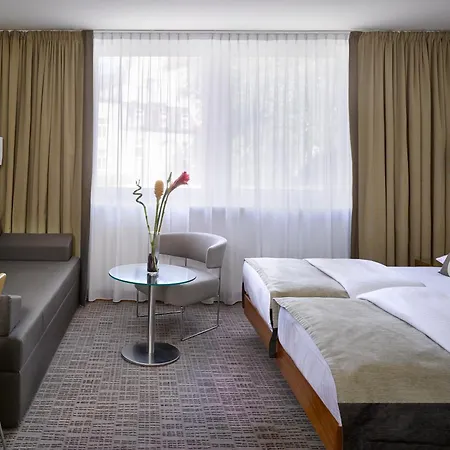 ホテル K+k アム ハラス 4*