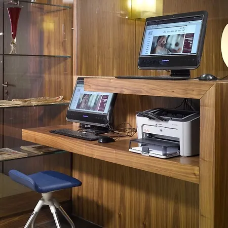 K+k Am Harras Szálloda